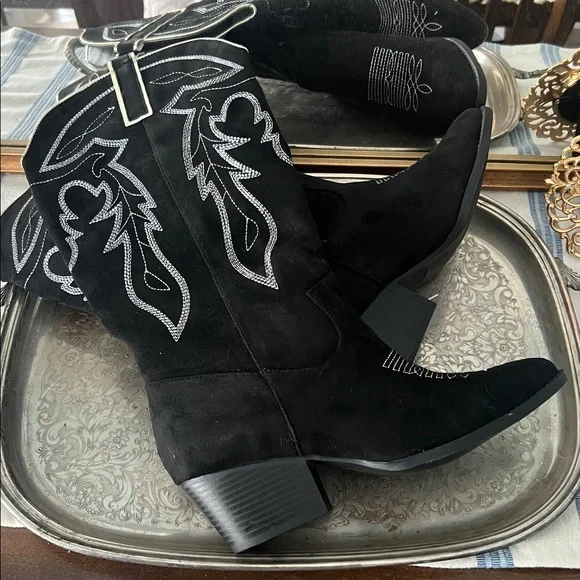 Black Embroidered Cowboy Boots - Picture 1 of 3